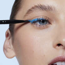 Model Using the Wing It Liner Brush to Create a Wing