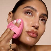 Model Using the Pillow Puff Foundation Sponges