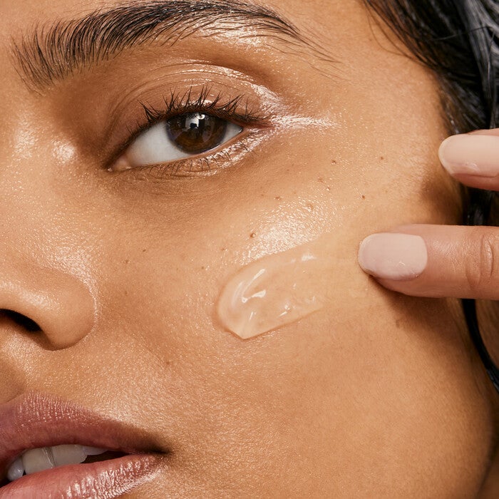 Model Applying Gel Moisturizer