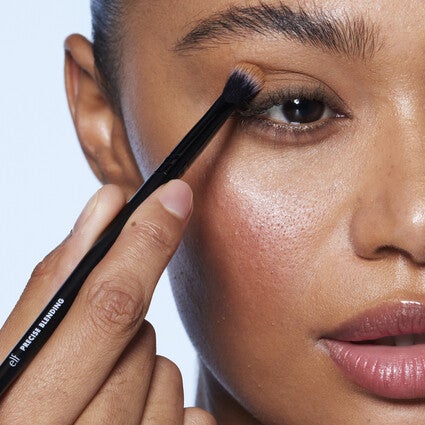 https://www.elfcosmetics.com/dw/image/v2/BBXC_PRD/on/demandware.static/-/Sites-elf-master/default/dw6836cf52/2023/PreciseBlendingBrush/81284_Tapered_Blending_Brush.jpg?sw=425&q=90