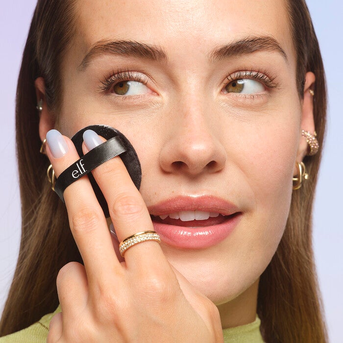 Use Set It Bright Powder with soft velvet puff to bake and set your makeup.