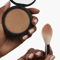 Precision Feather Light Highlighting Brush, 