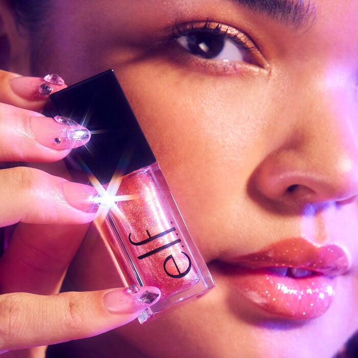 Breanna Wearing Burst Apricot Feelings Plumping Lip Oil
