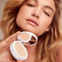 Camo Powder Foundation, Light 240 W - light with warm undertones