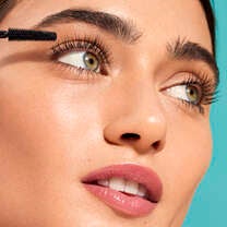 Applying Tubing Mascara
