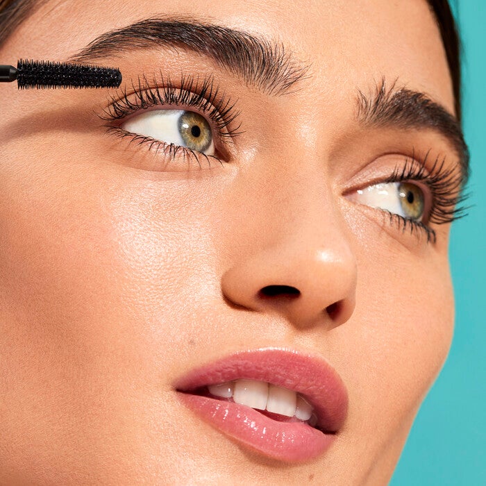 Applying Tubing Mascara