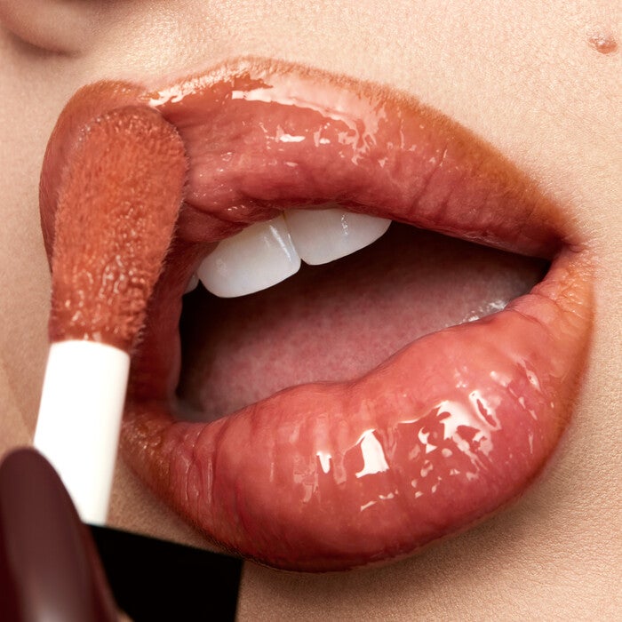 Apply Lip Glow Reviving Oil