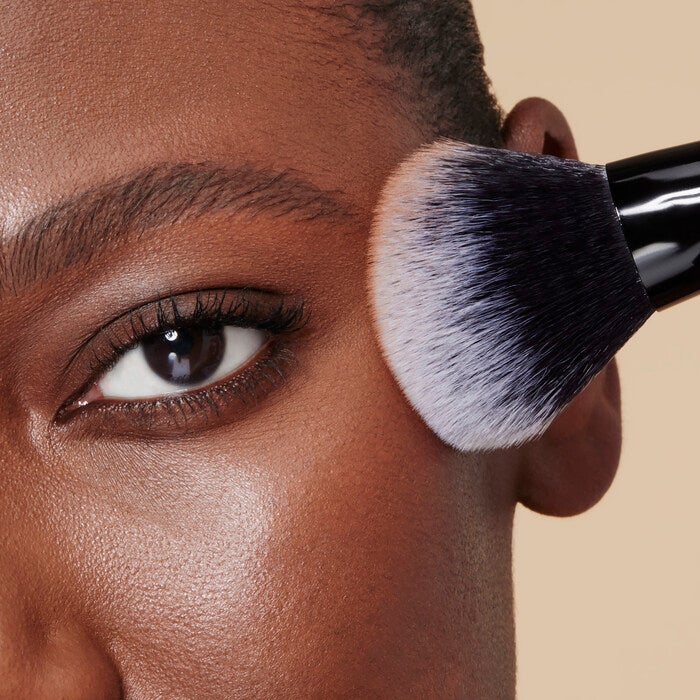 Model Applying Powder